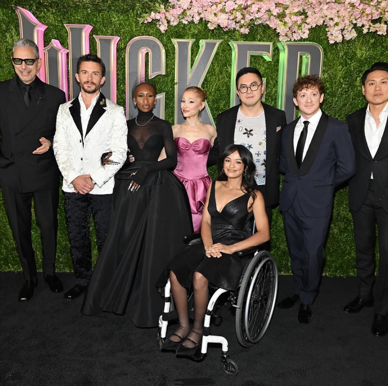 アリアナ・グランデ&イーサン・スレーター「破局の噂」否定 イーサン「SNL」の楽屋でアリアナを応援 「ウィキッド 永遠の約束」で共演