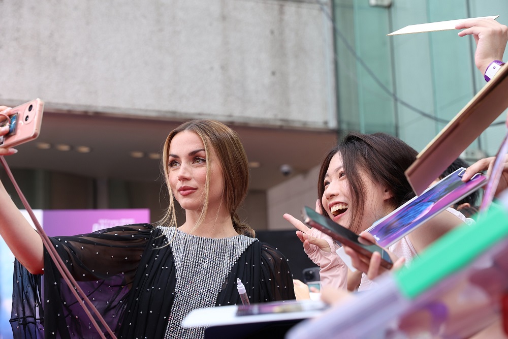 アナ・デ・アルマス来日「バレリーナ:The World of John Wick」ジャパンプレミアでレッドカーペット&舞台挨拶