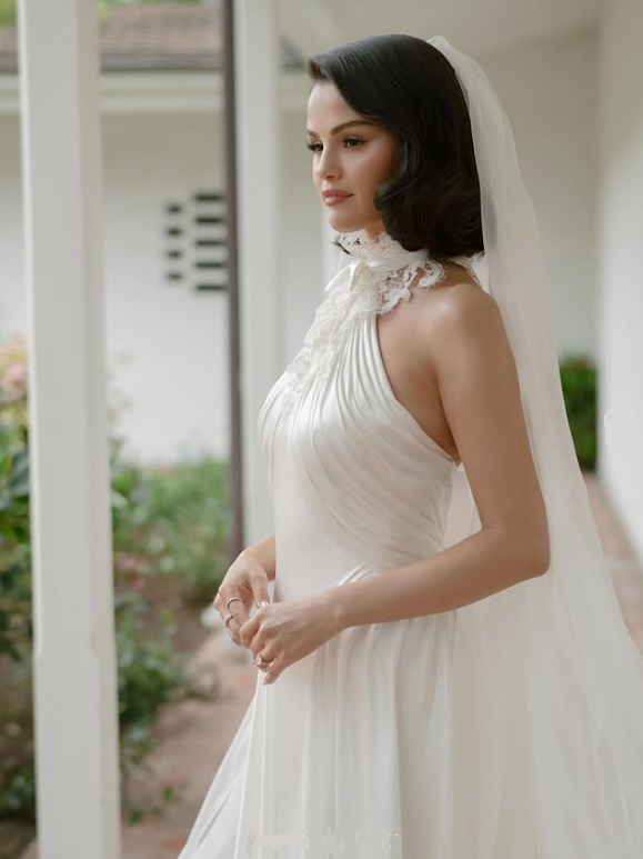 セレーナ・ゴメス、ウェディングドレス姿など結婚式の写真公開