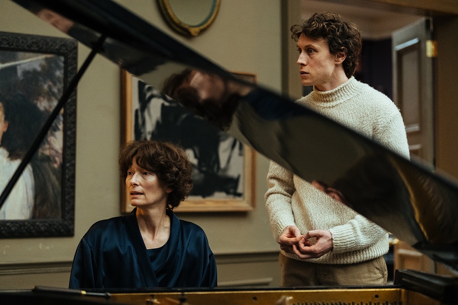 ティルダ・スウィントン主演ミュージカル「THE END（ジ・エンド）」地球に人間が住めなくなって25年　地下シェルターで生きる家族の数奇な人生