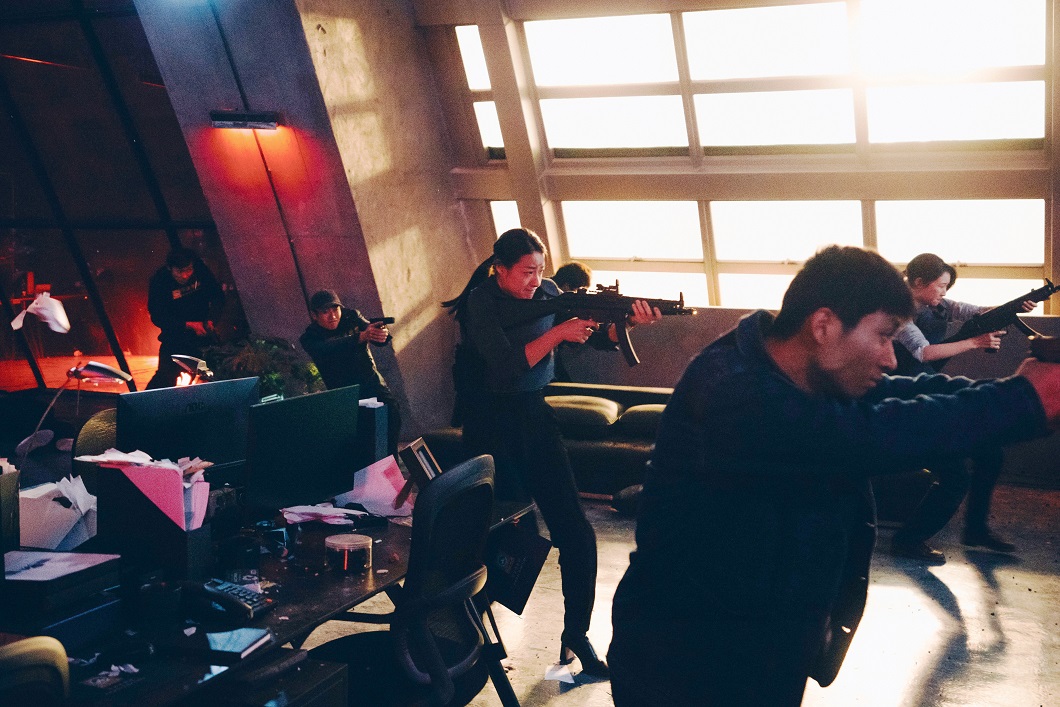 「シャドウズ・エッジ」ジャッキー・チェンが伝説の刑事役で最凶のサイバー犯罪組織と死闘