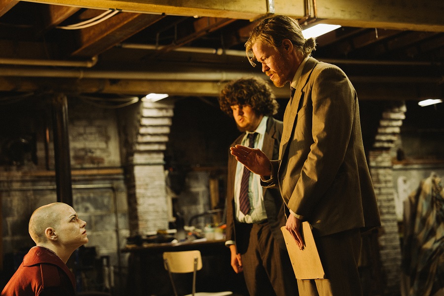 ヨルゴス・ランティモス監督、エマ・ストーン主演「ブゴニア」　前代未聞の誘拐サスペンス