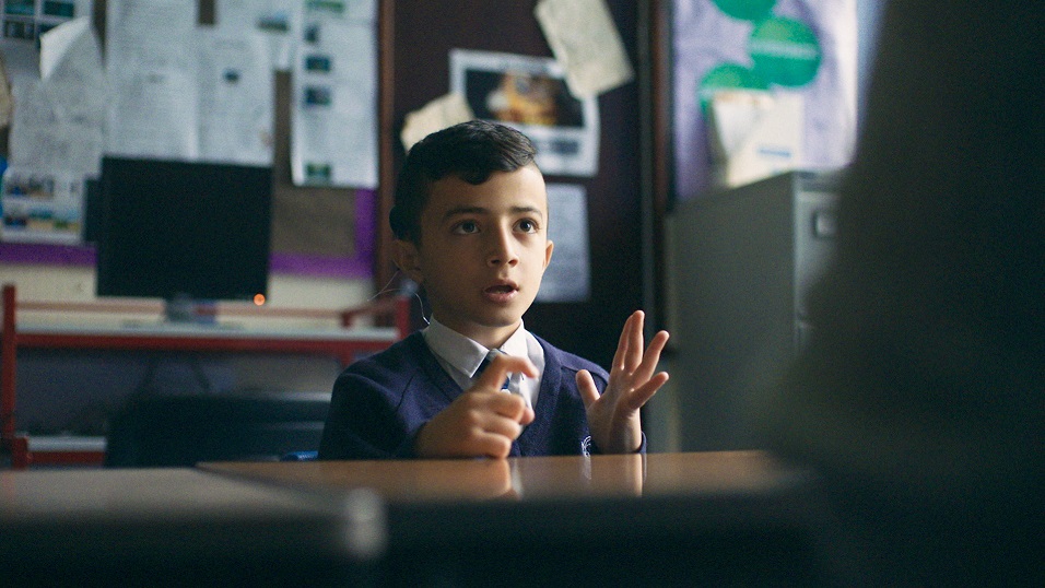 「ぼくの名前はラワン」ろう者の少年が手話を習得し成長していく姿を描く感動のドキュメンタリー