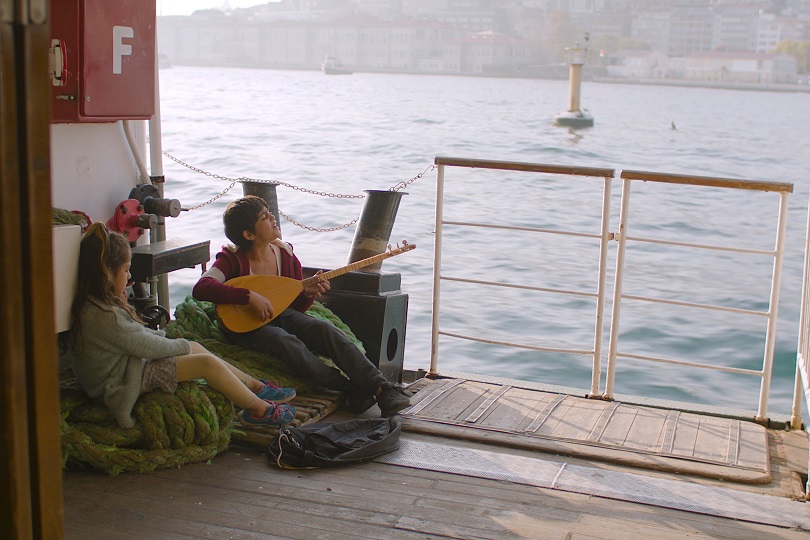 「CROSSING　心の交差点」トランスジェンダーの姪を探してジョージアからトルコに旅する女性と青年のロードムービー