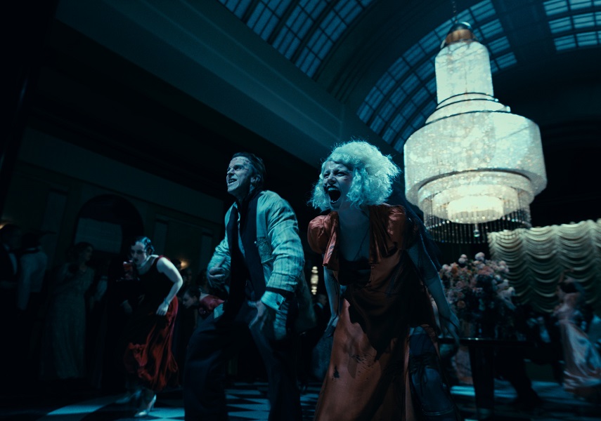 「ザ・ブライド！」フランケンシュタインと花嫁の愛と破壊のハネムーン逃避行
　