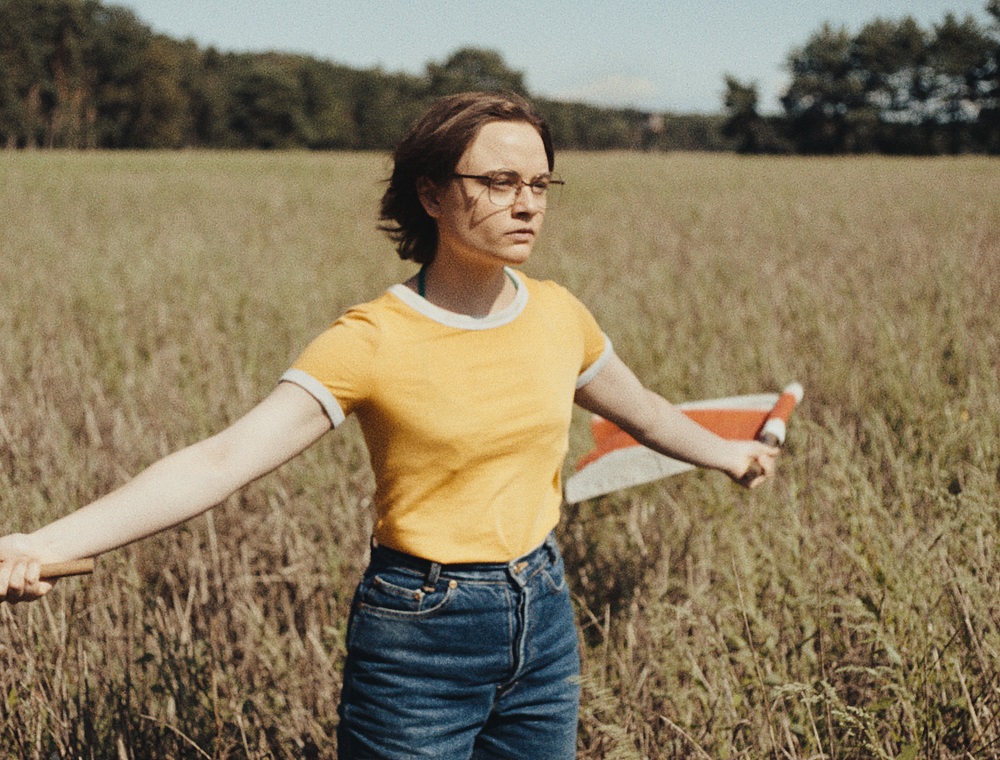 映画「落下音」4つの異なる時代を生きる4人の少女たちが、同じ土地で体験する不可解な出来事 アカデミー賞ドイツ代表、カンヌ審査員賞受賞