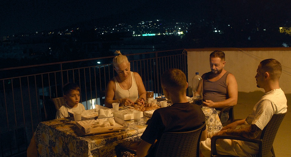 「ヴィットリア 抱きしめて」 イタリア・ナポリを舞台に養子縁組に挑む一家を描く“実話”